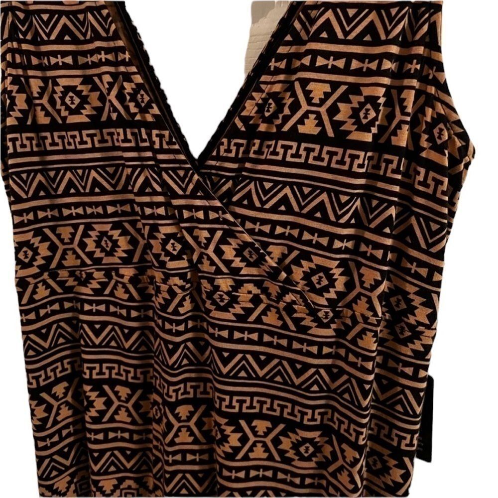 Express Aztec Print V-neck Maxi Dress
Women's Size medium nwt - Picture 9 of 9